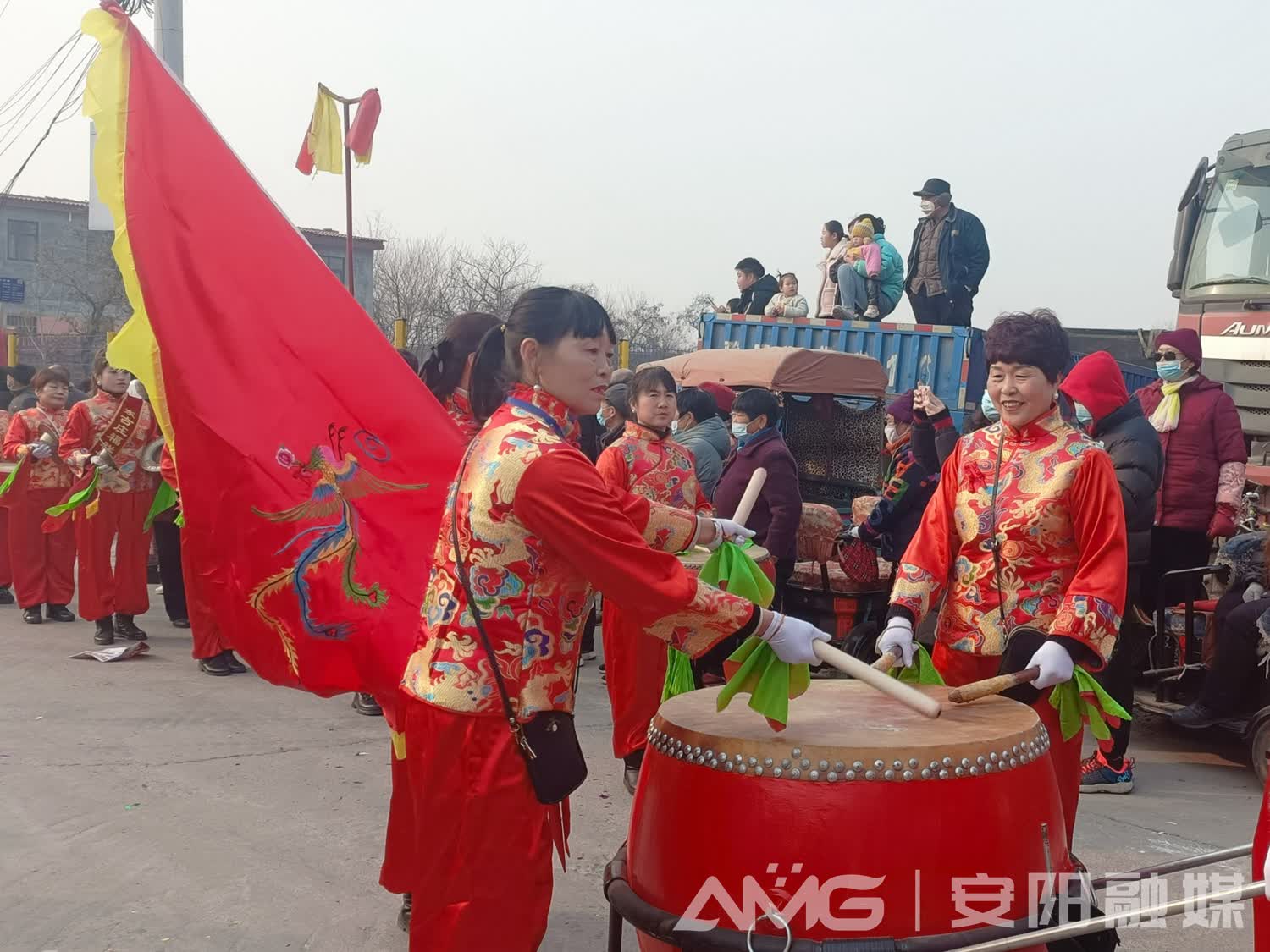 【AG体育】殷都区水冶镇东古庄村举行元宵节民俗文艺展演活动(图3)