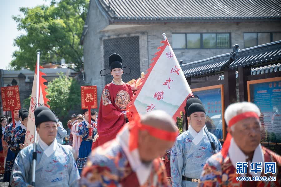 安阳古城仓巷街的“十里红妆”“泛亚电竞”